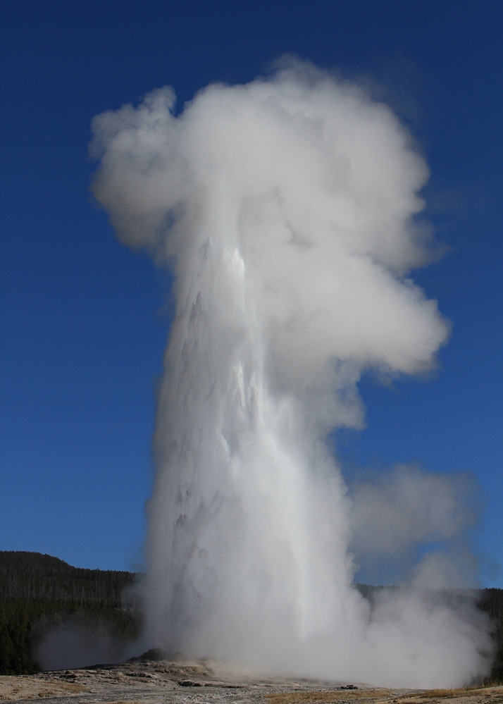 Old Faithful Geyser eruption