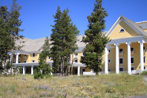 Lake Hotel, front of the hotel