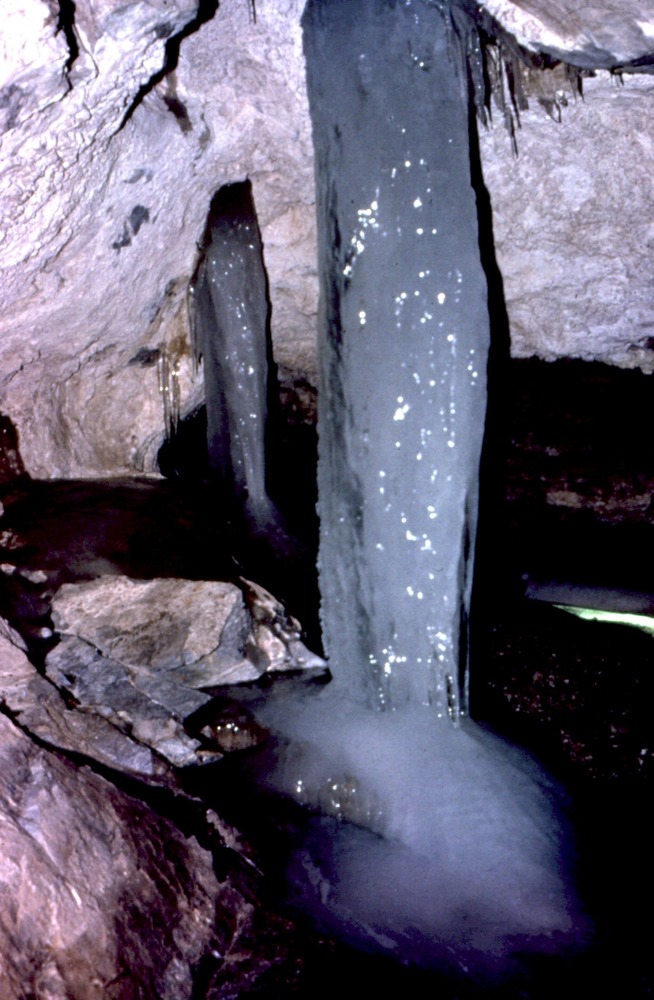 Oregon caves - winter