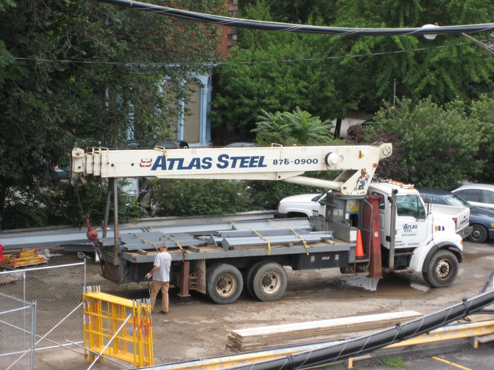Now things will really get going! Steel has been delivered. This is a moment that has been long awaited by all involved due to its symbolic significance. Steel going up is the international symbol for construction, after all.