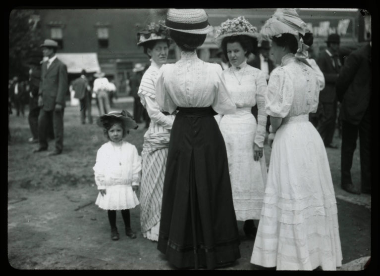 Members of the crowd waiting for the unveiling of the Abraham Lincoln statue.