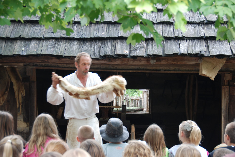 Program given to school group tours