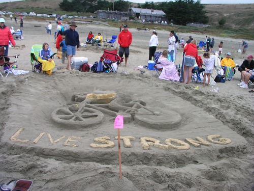 2005 Sand Sculpture Contest: Adults' Group 1st Place: Entry #18 Live Strong, by the LeCoopson Family