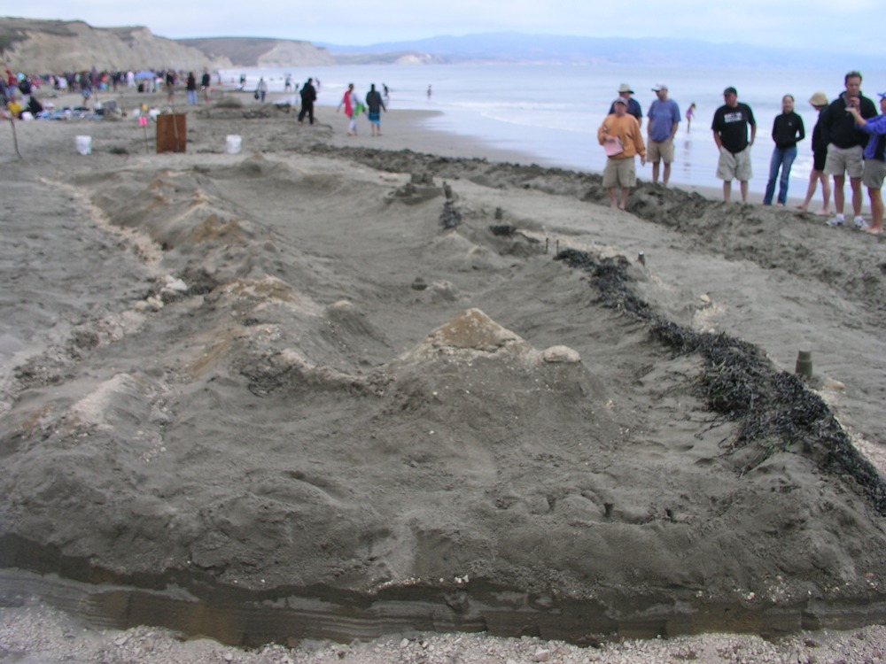 2005 Sand Sculpture Contest: Adults’ Group Honorable Mention: Entry #02 California Coast, by Chet and Phoebe Memorial Bridge Club Band