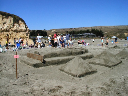 2002 Sand Sculpture Contest: Family Entry #03: The Colossus