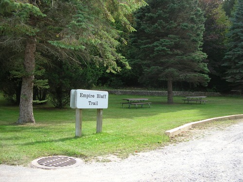 The picnic area at the Empire Bluff Trailhead