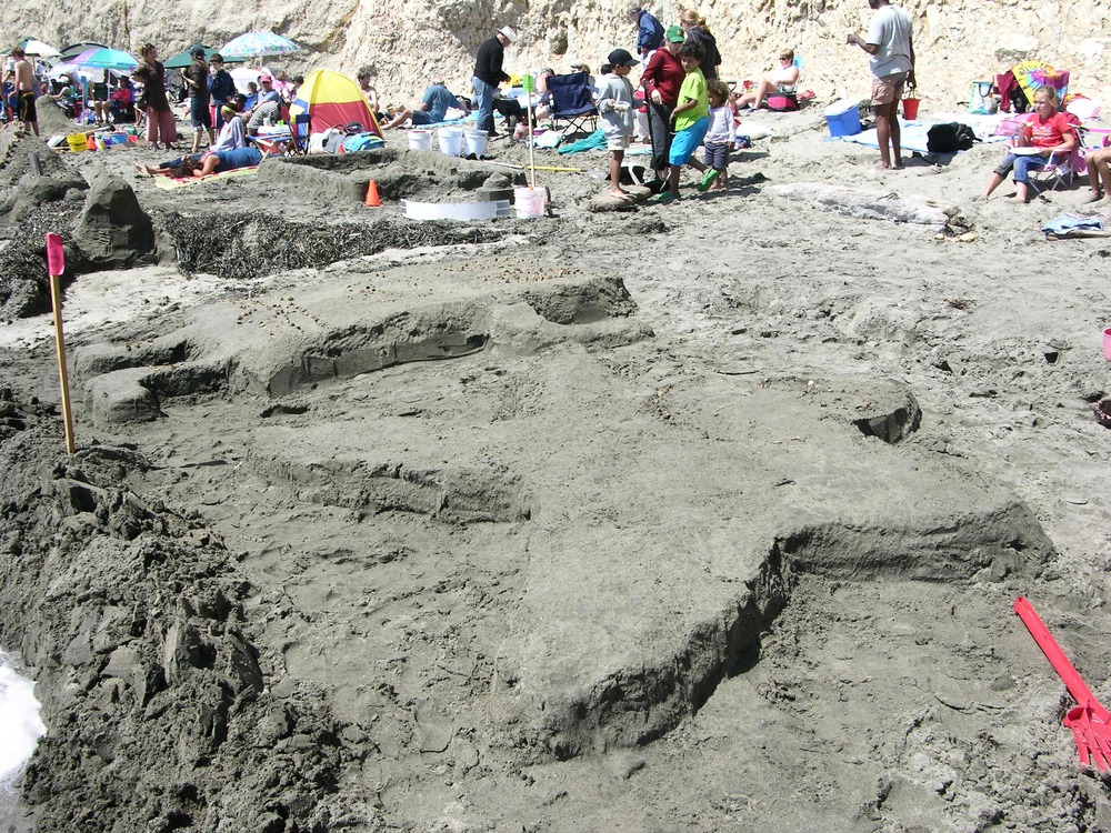 2008 Sand Sculpture Contest: Adult/Family Group Entry #14: Sponge Bob and Patrick, by Yuri Lopez and family