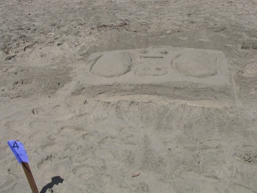 2009 Sand Sculpture Contest: Adult Individual Entry #04: Radio, by Deserae Lyon