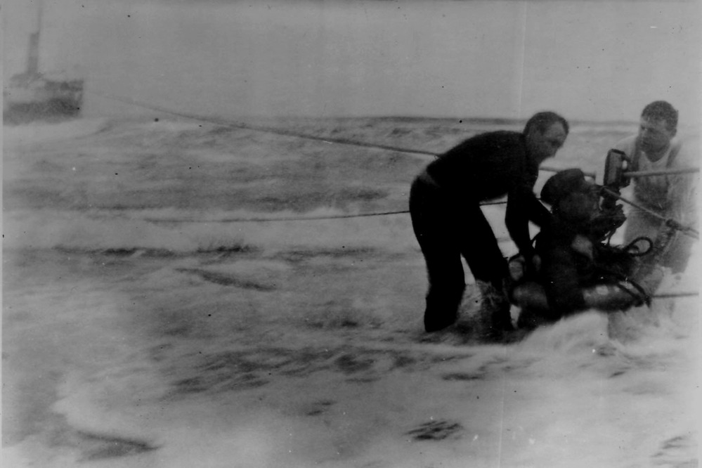 HPRC 001600 Samoa Wreck Breeches Buoy Rescue