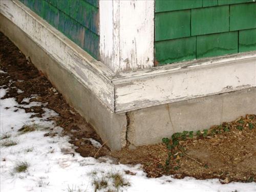 George Wallace House Foundation and Front Porch Cracks Harry S Truman NHS January 2007. These photos were taken to use as part of a PMIS request for funds to have the foundation and front porch replaced.