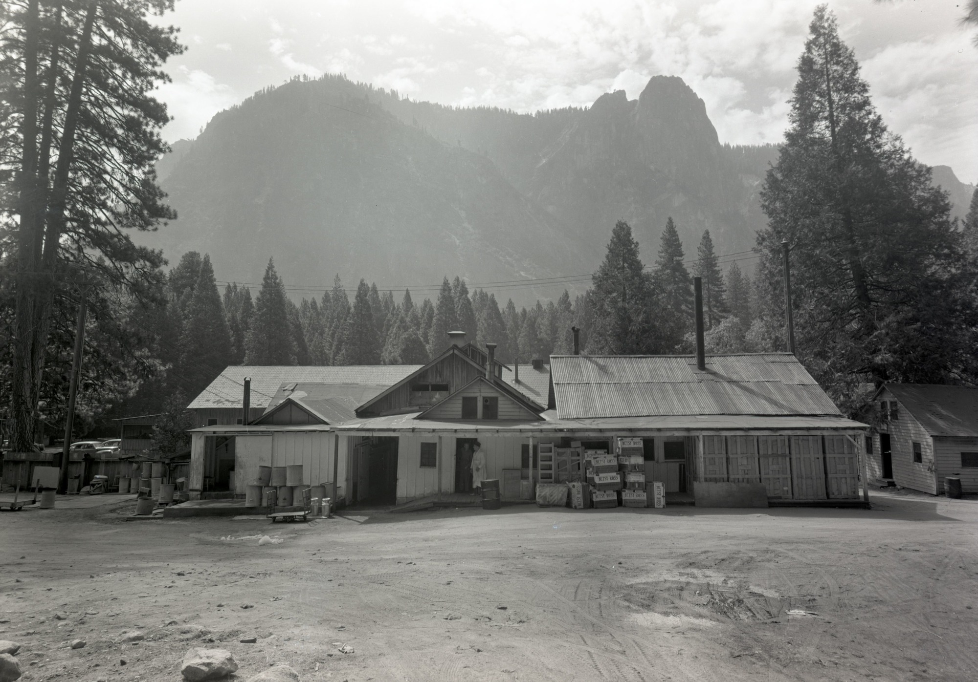 Front and rear of Y. P. C. Co. buildings Yosemite Lodge, Store, Warehouses. See Seps. in RL 979.447 Y-16C #31
