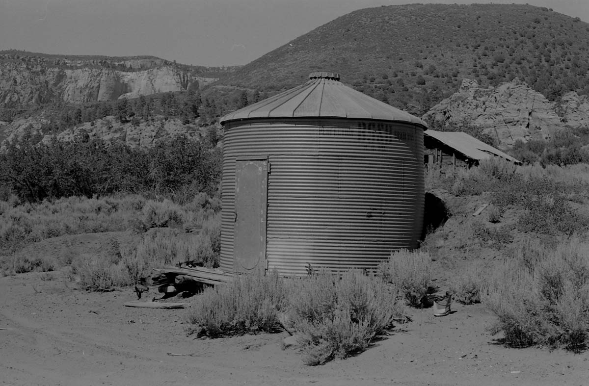 Building structures in Hop Valley.