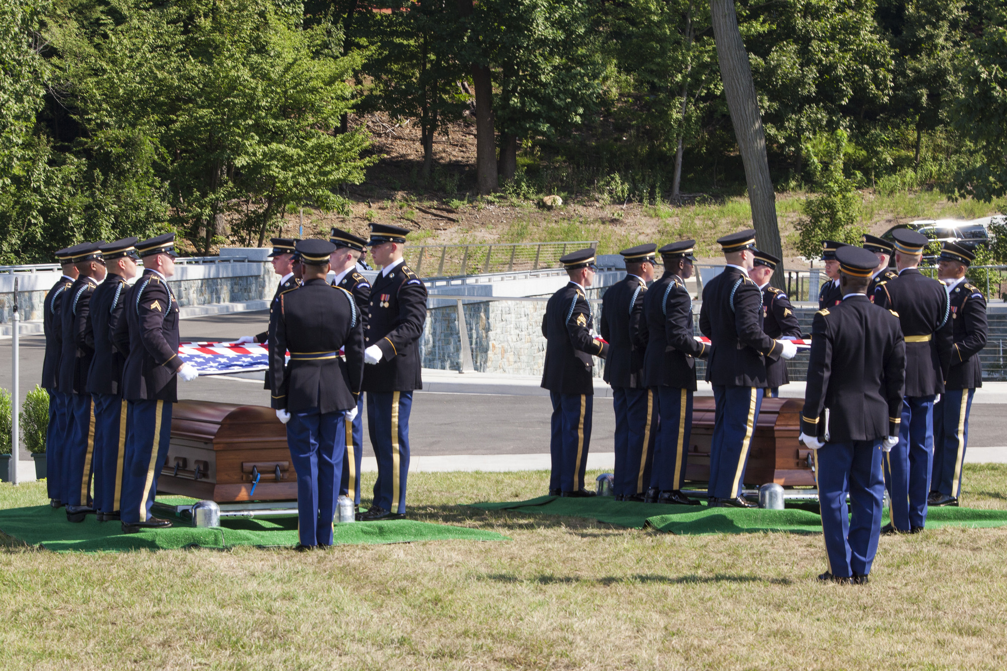Members of the Old Guard hold US flags over the two coffins of the unknown soldiers. 