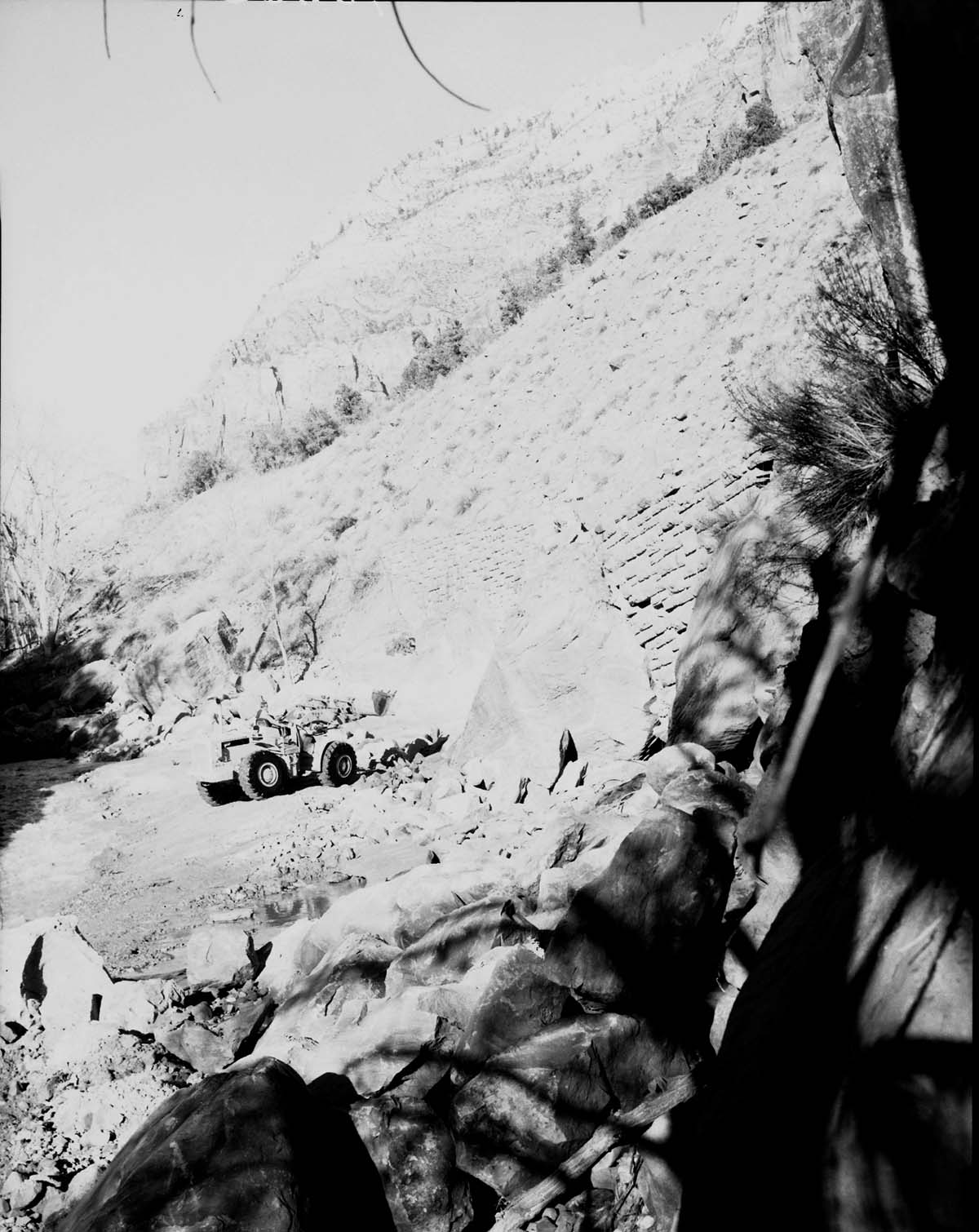 Construction of retaining wall section 10b on Virgin River between Canyon Junction intersection and Court of the Patriarchs.