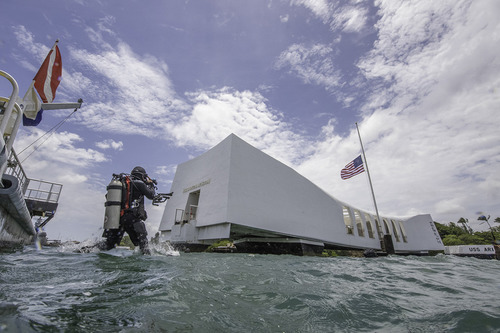 Divers at the USS Arizona