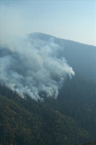 Smoke columns and smoke dispersal patterns from Tar Gap Prescribed Fire, Sequoia and Kings Canyon National Parks, fall 2002