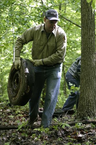 RiverDay trash clean up CVTC volunteers