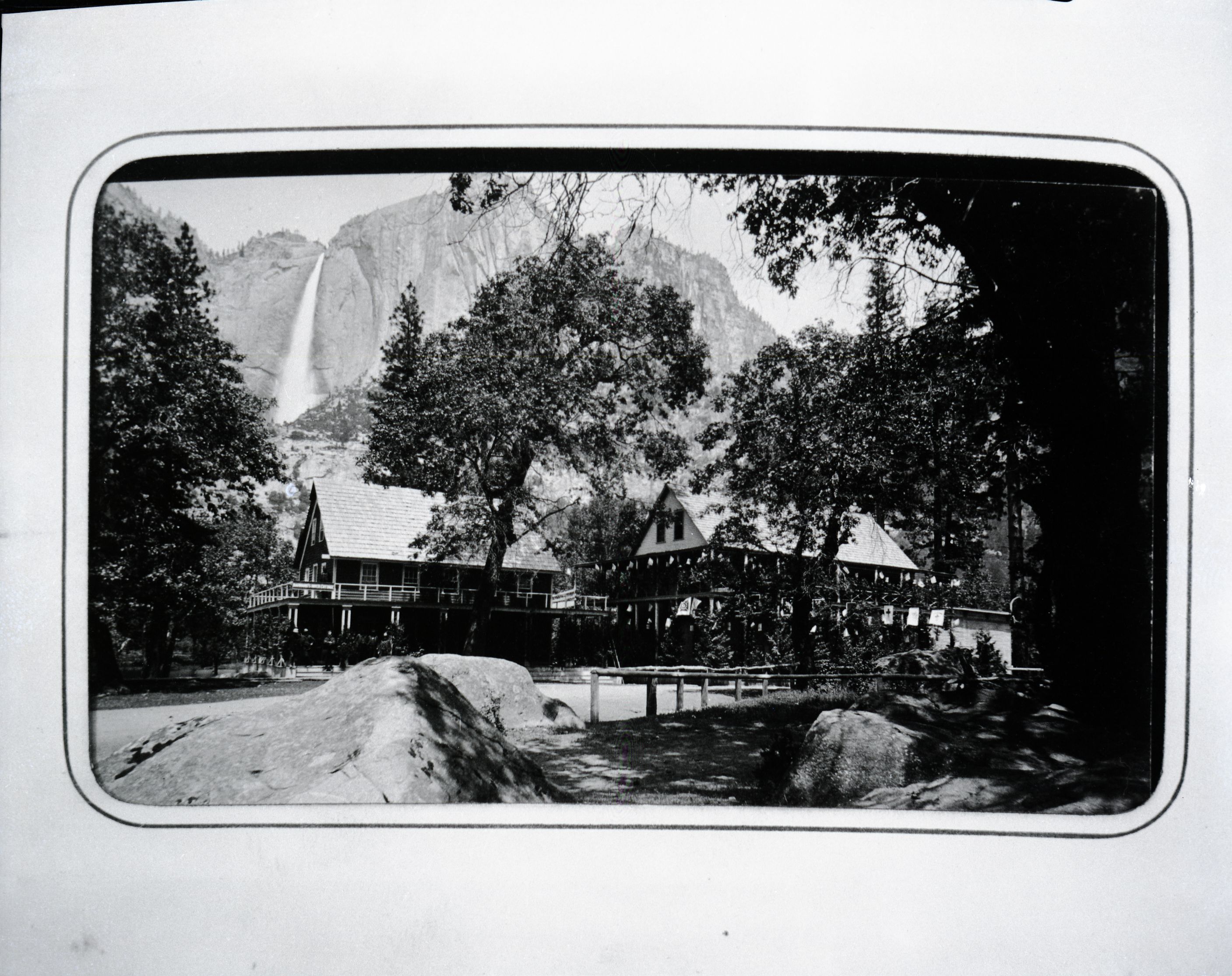 Sentinel Hotel building in early days. Building at left: sign reads: Barnards River Cottage. copied by Robert Barbee