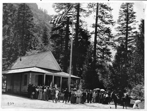 Old schoolhouse near present site of Leconte Lodge. Copied from an old Sovulewski photo.