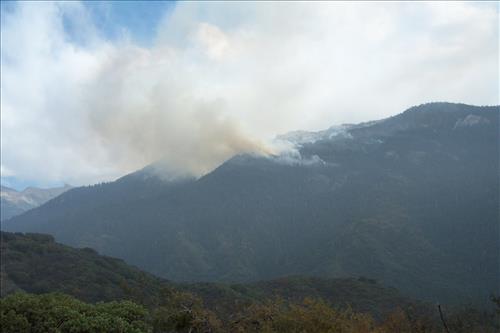 Smoke columns and smoke dispersal patterns from Tar Gap Prescribed Fire, Sequoia and Kings Canyon National Parks, fall 2002