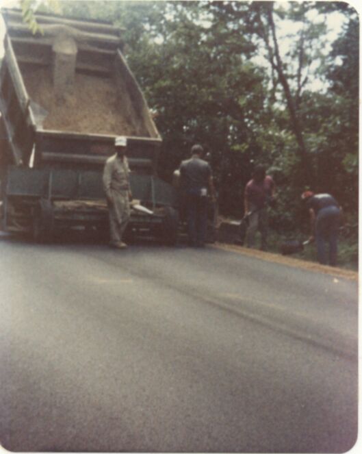 Placing stabilized shoulder material using shoulder material spreader