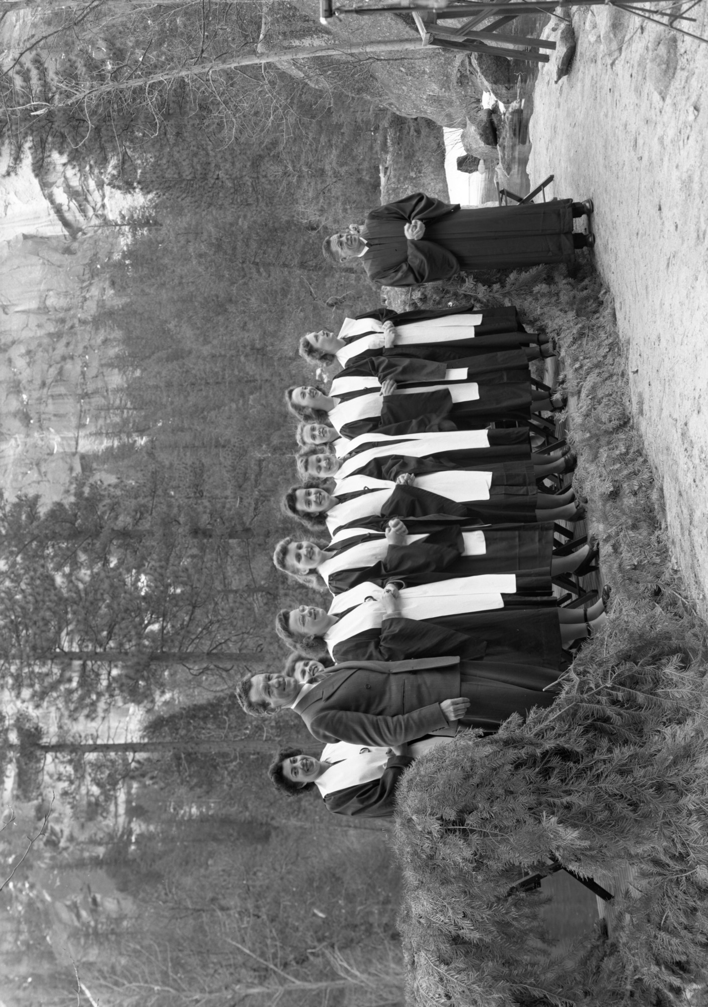 Easter Sunrise Service at Mirror Lake. Prof. J. Russell Bodley and the acapella choir.