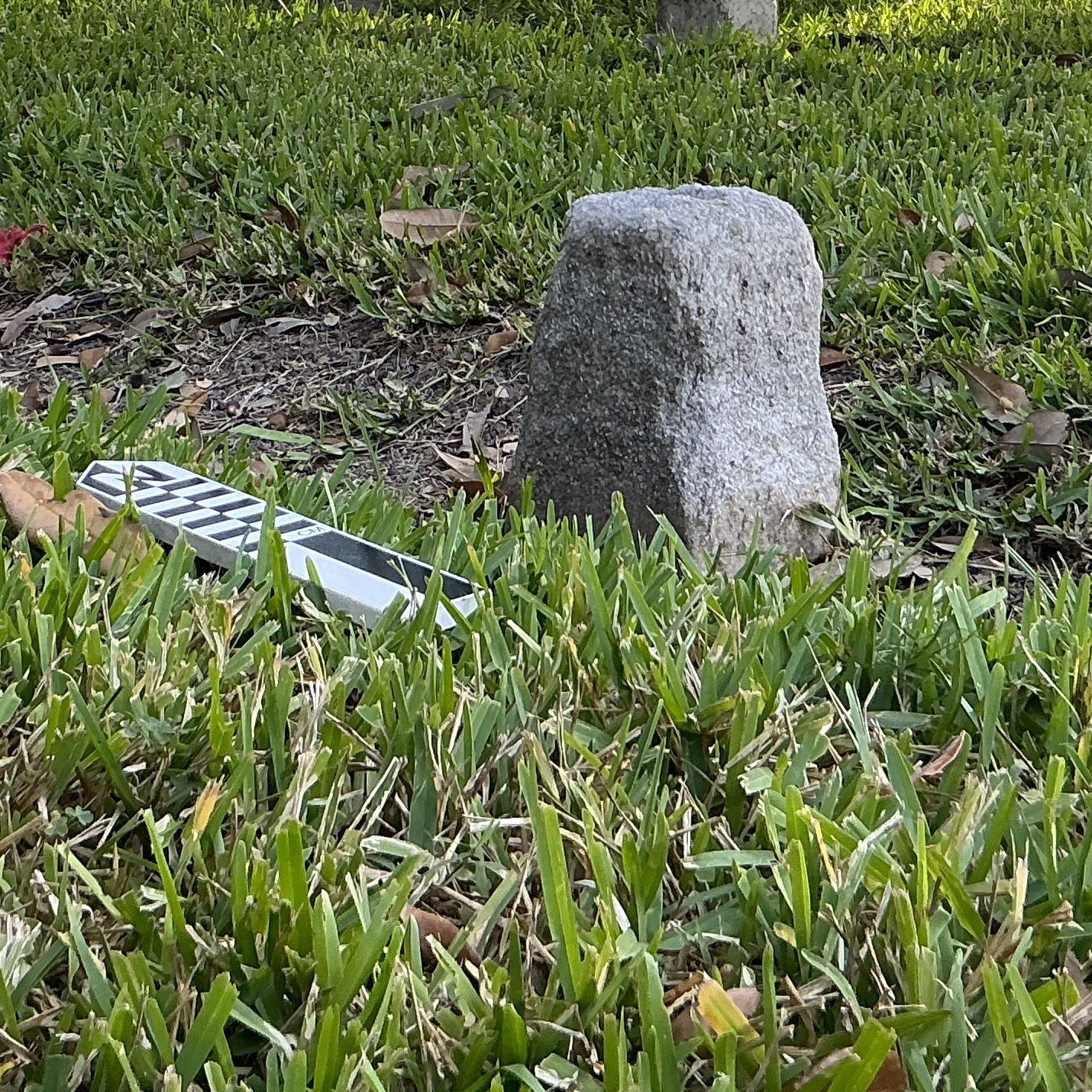 Extra image of flat marble marker