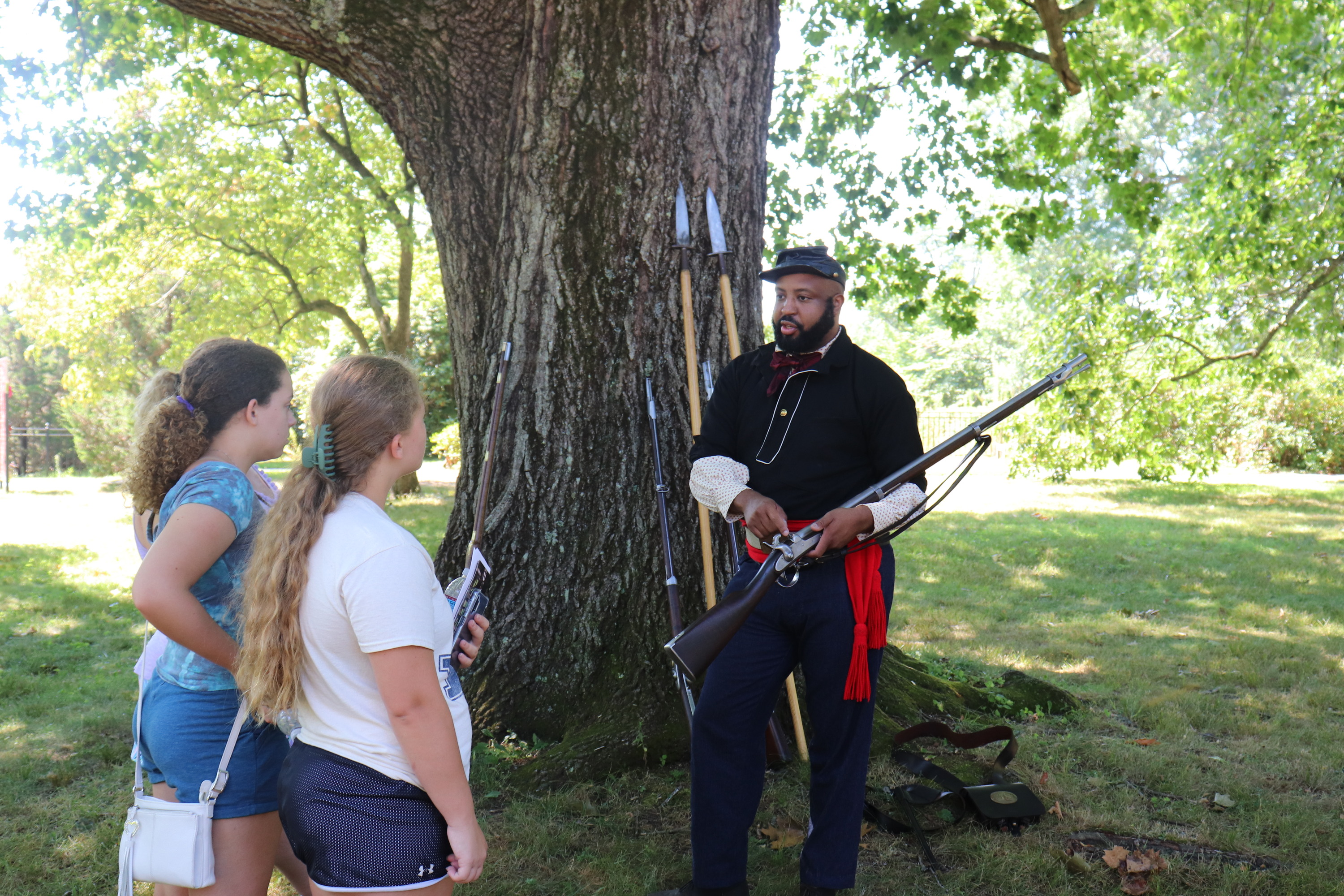Militia officer explains how a musket works