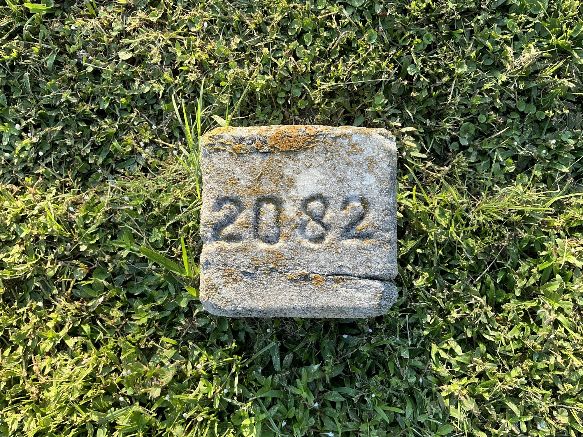 Top of flat marble marker