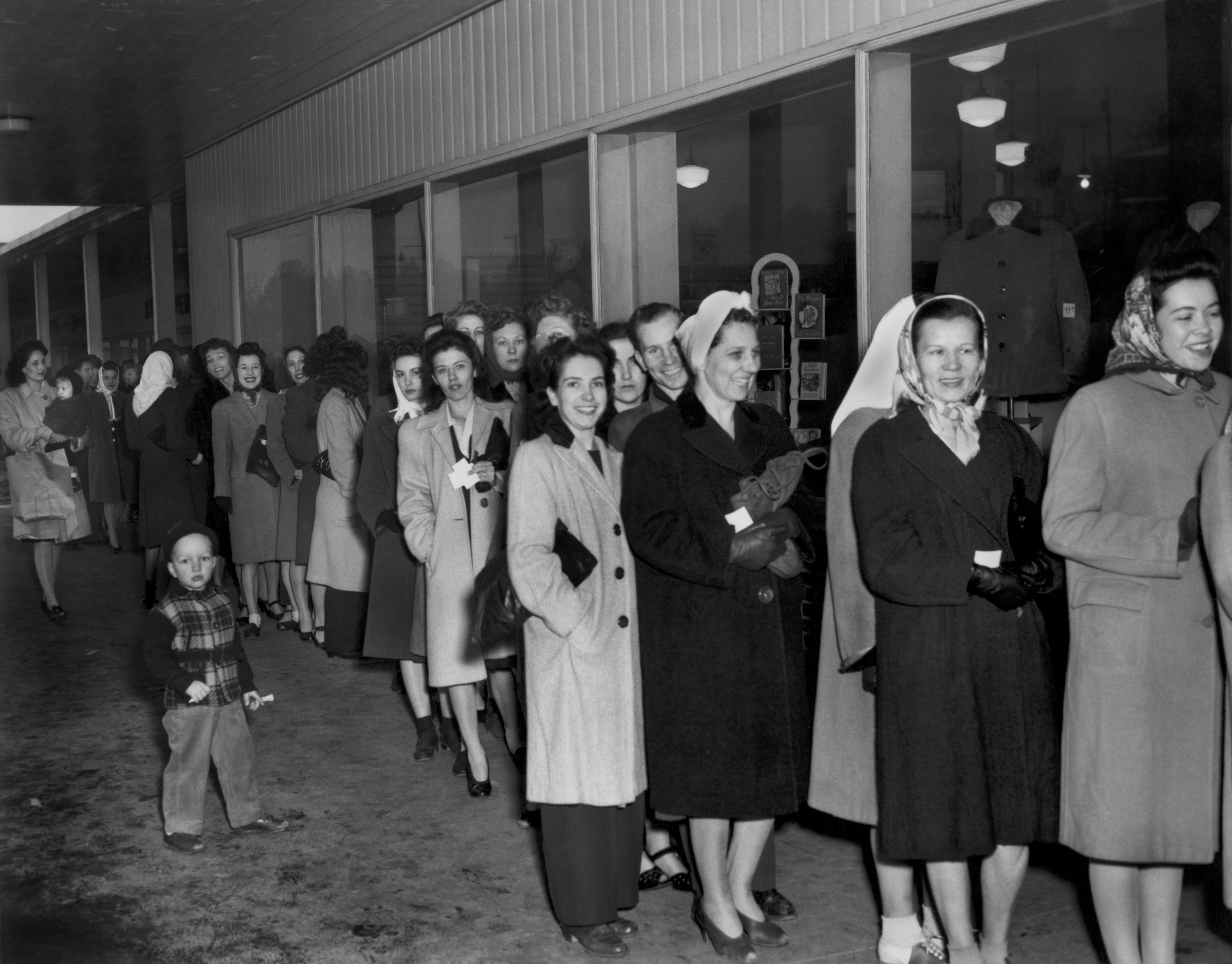 A group of women form a long line. 