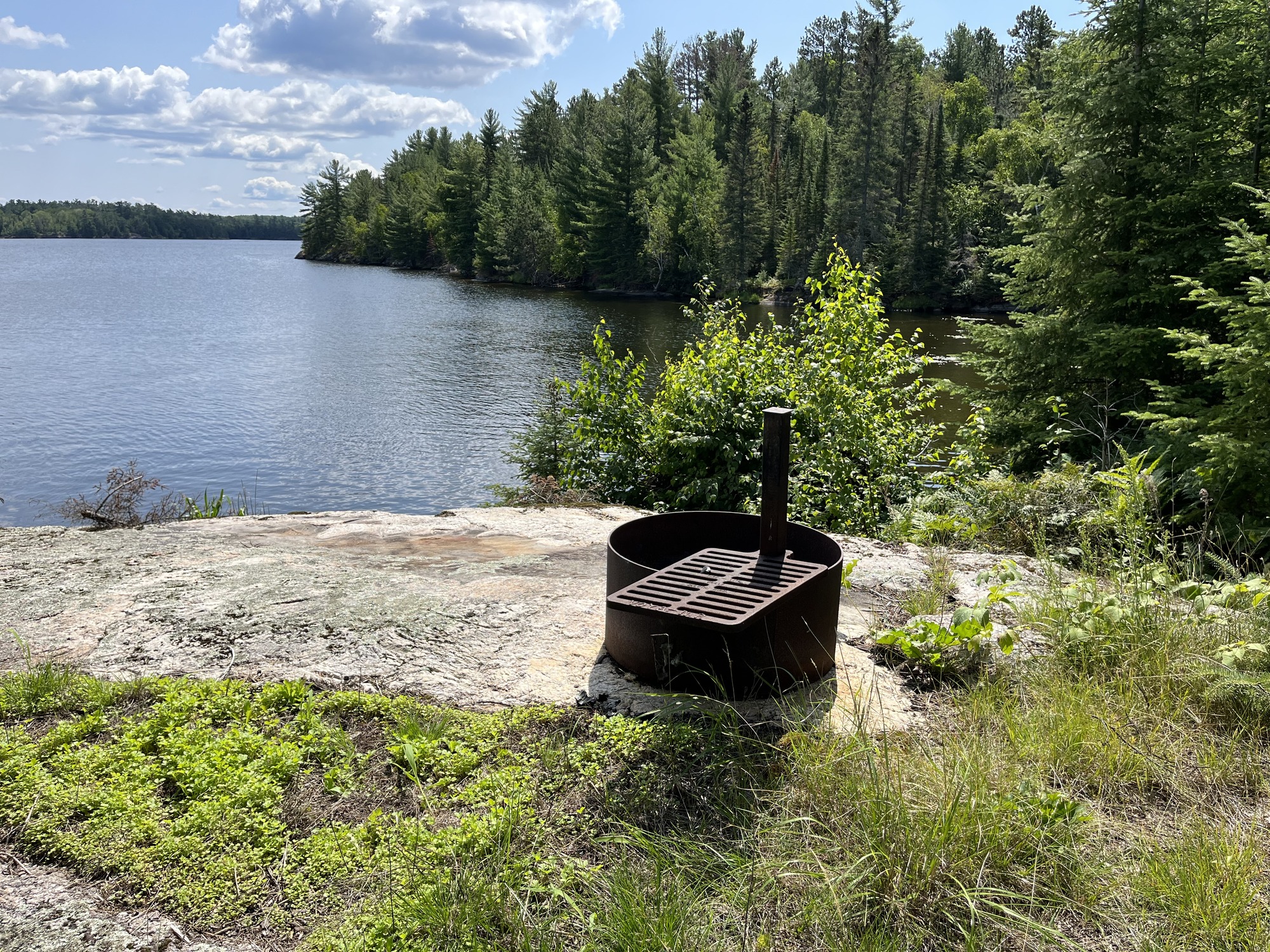 Houseboat Cutover Island North at Kabetogama Lake, Rock mooring; Camp Out