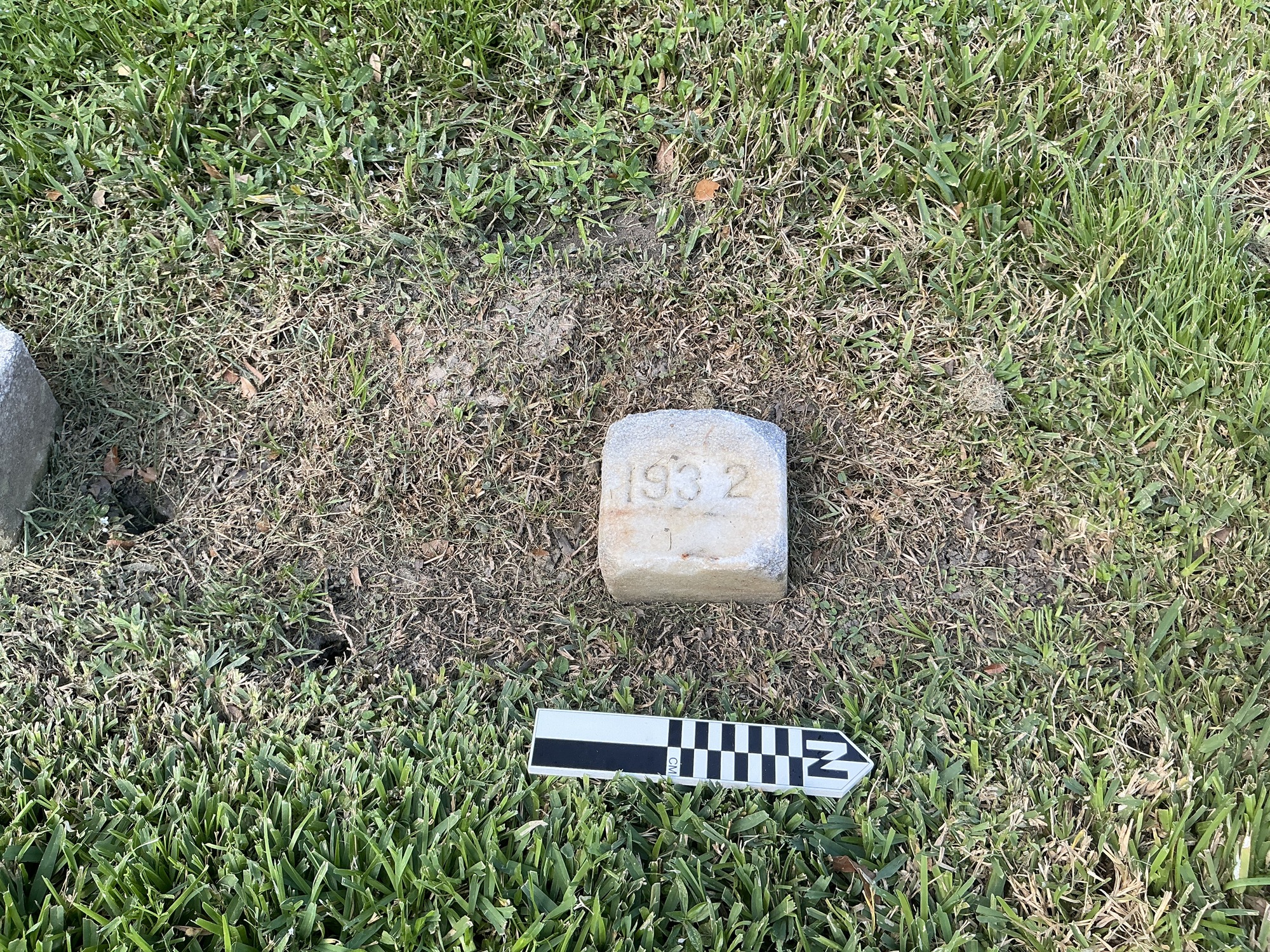 Extra image of flat marble marker