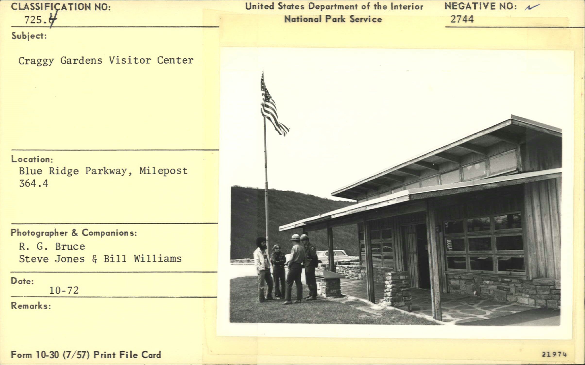 Craggy Gardens Visitor Center with rangers in front