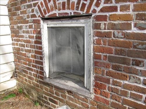 Windows and trim in need of repair at Rural Plains at Richmond National Battlefield Park in January 2012