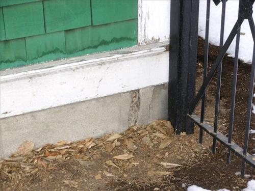 George Wallace House Foundation and Front Porch Cracks Harry S Truman NHS These photos were taken to use as part of a PMIS request for funds to have the foundation and front porch replaced. 