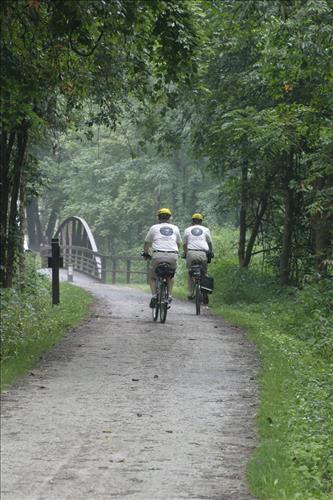 Trailblazer volunteers riding towpath