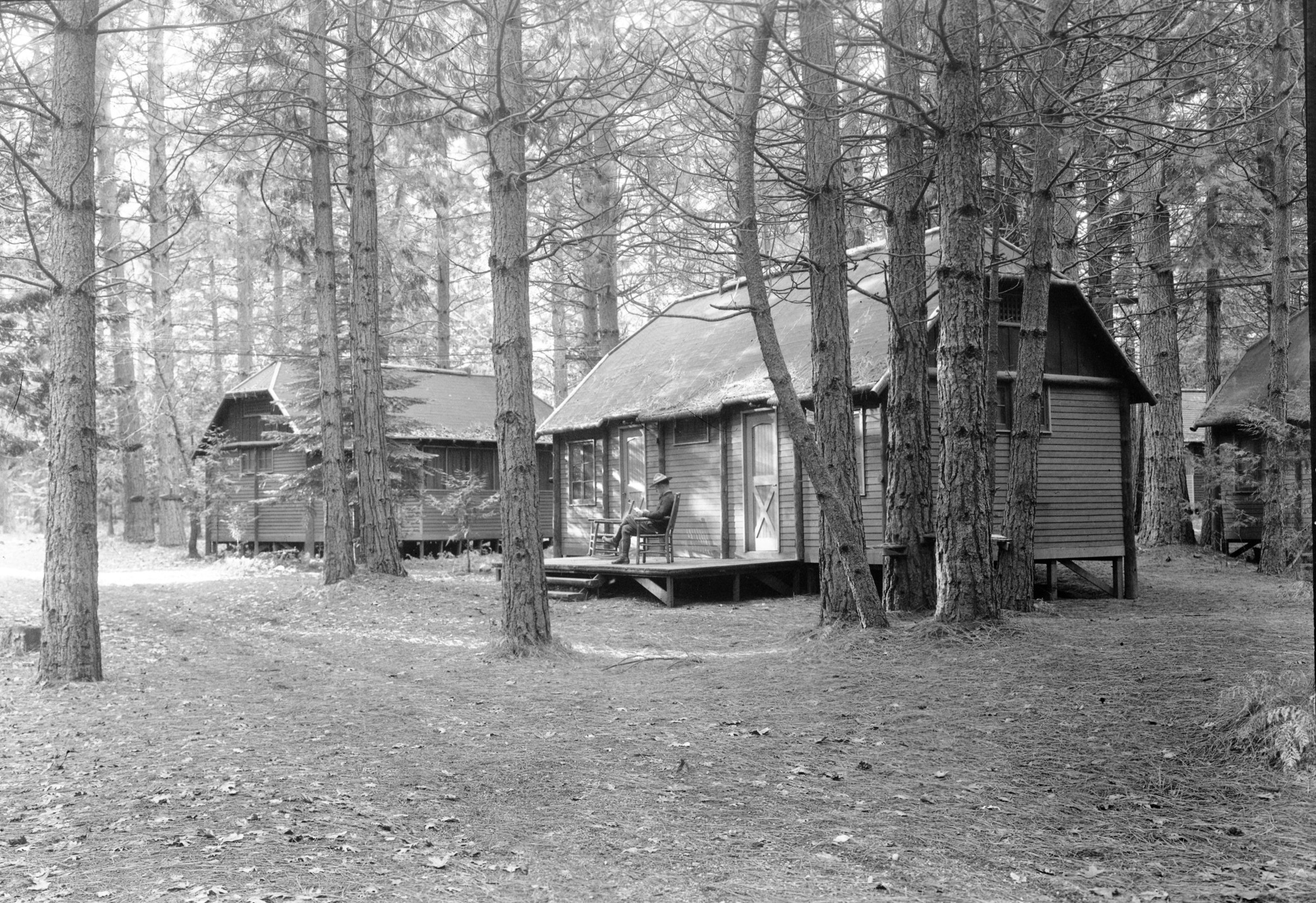 Yosemite Lodge bungalows. Copy Neg: 8/2004 L. Radanovich.