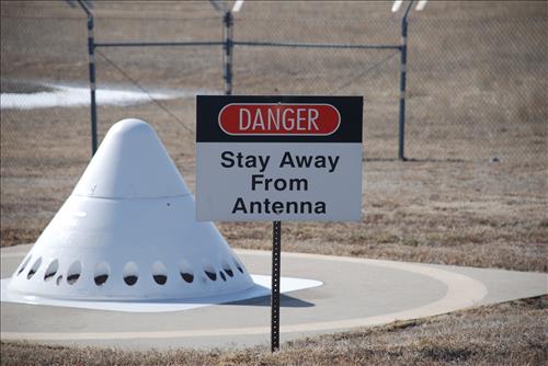 HS 117 R Warning Signs at Delta-01