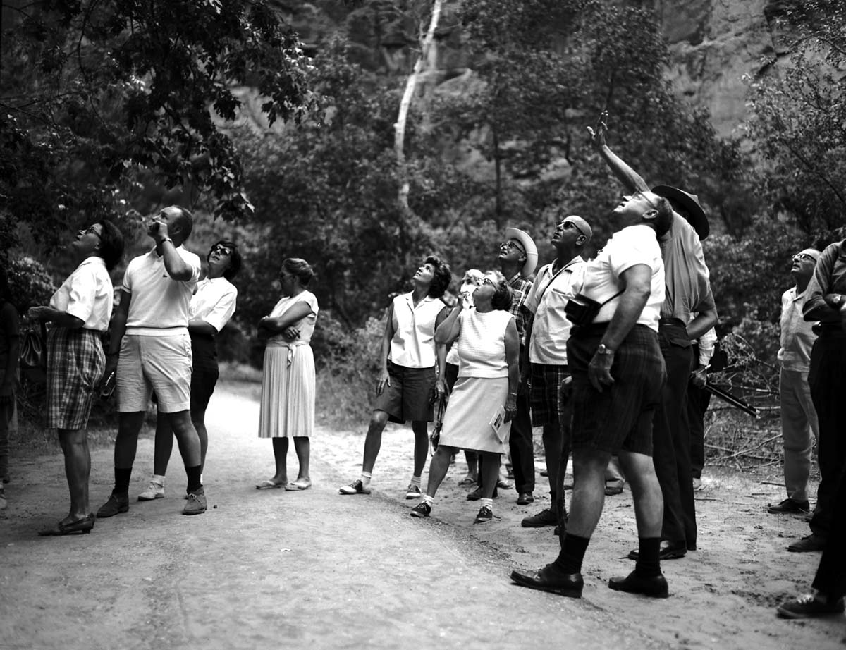 Lloyd Sandberg giving Narrows Trail nature walk.