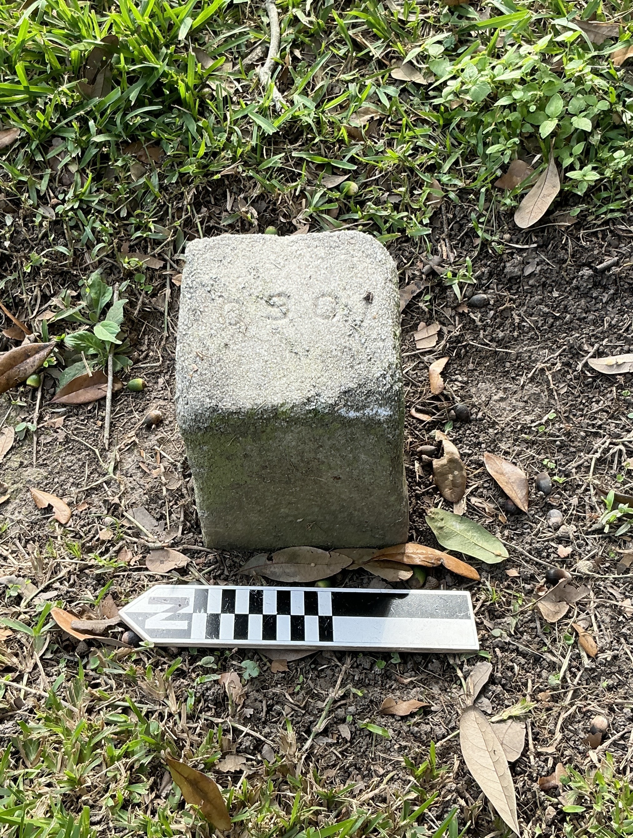 Extra image of flat marble marker