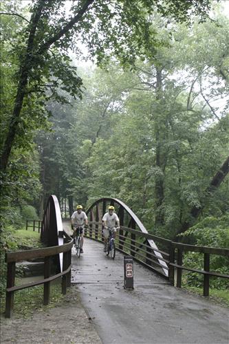Trailblazer volunteers riding towpath