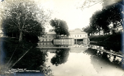 A photo showing gatehouse and lock chamber entrance.