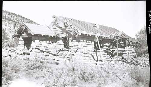 Construction, East Entrance ranger station residence, Building 31.