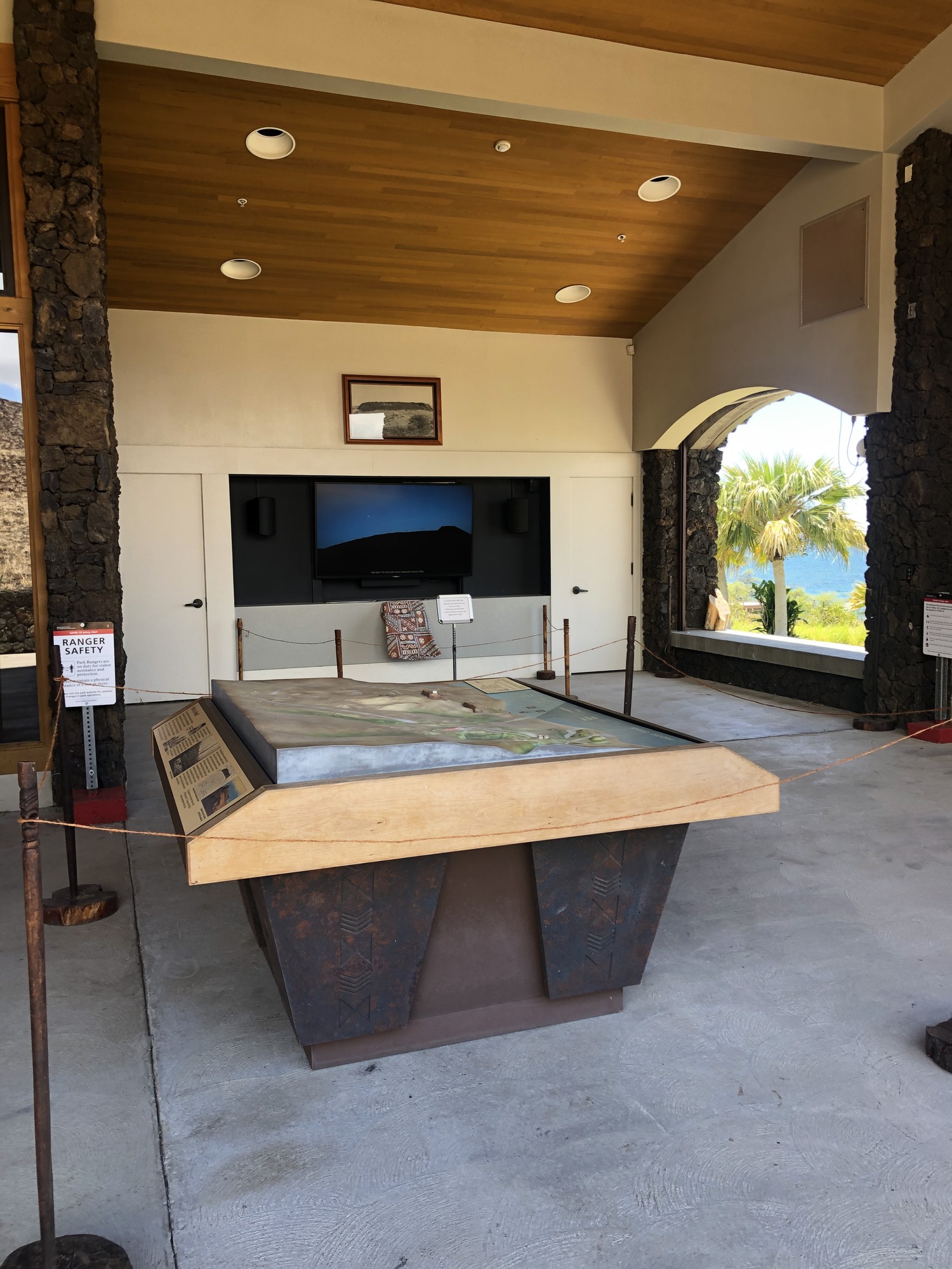 Open covered lanai area.