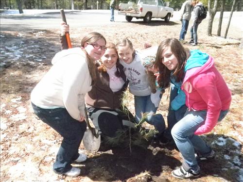 SLBE Benzie Central Earth Day 2011 Students Planting Trees