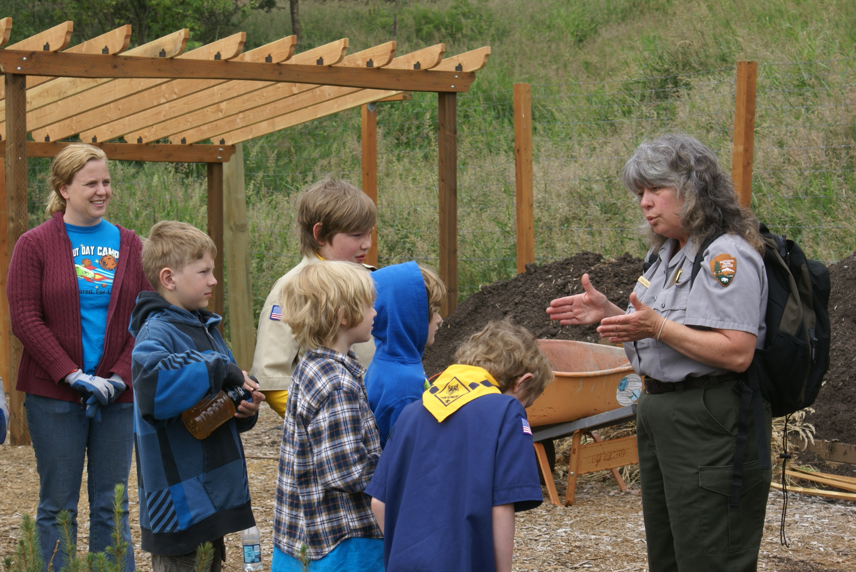 A ranger talks to a group of kids during an ecological volunteer program