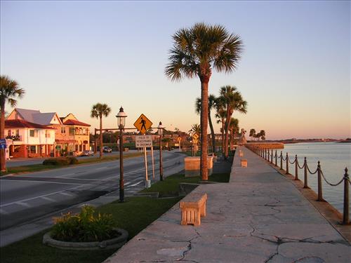 Promenade seawall at Castillo de San Marcos National Monument in January 2008