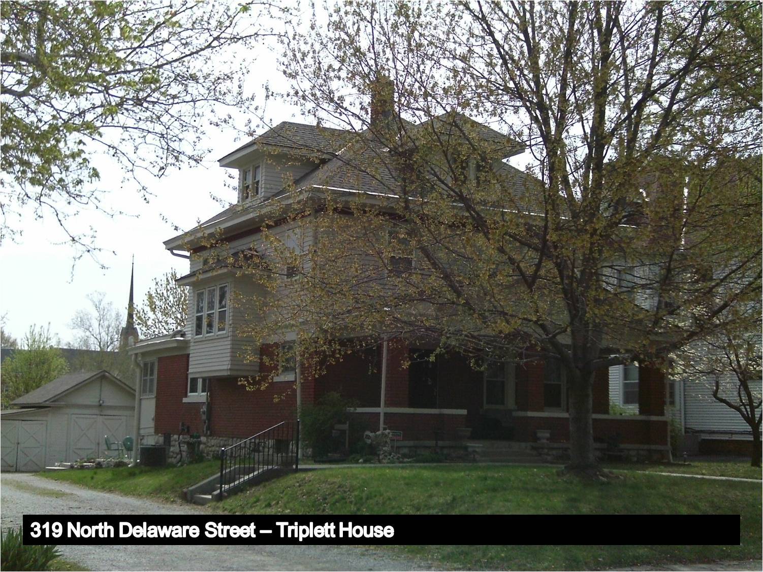 Image of the Prairie School-style Triplett House.