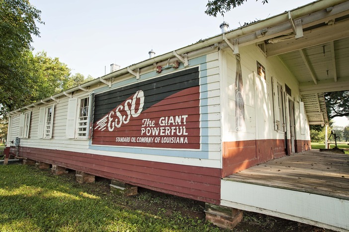 A side view of the Oakland plantation store showing a painted Esso gas advertisement. 