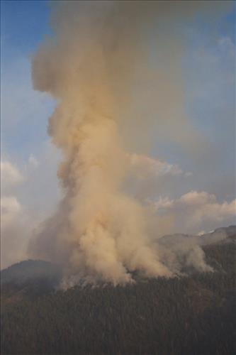 Smoke columns and smoke dispersal patterns from Tar Gap Prescribed Fire, Sequoia and Kings Canyon National Parks, fall 2002